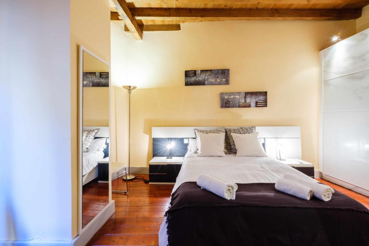 Apartamento Con Patio Junto A La Catedral By Toledo Ap Kültér fotó